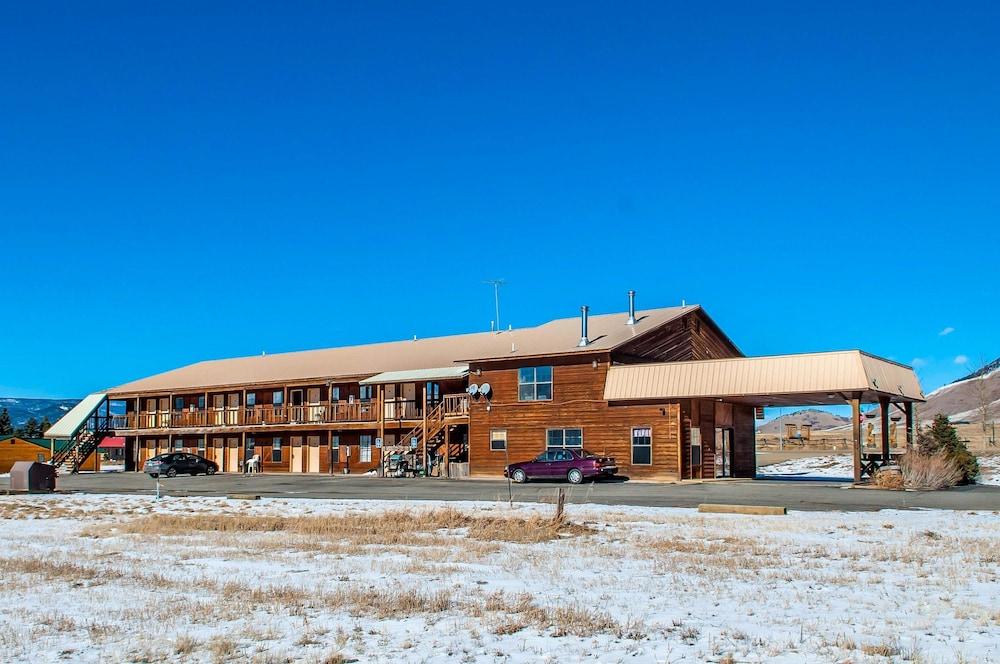 Econo Lodge Eagle Nest photo 80