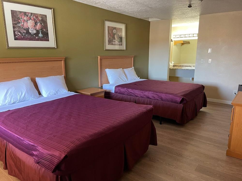 Centralia Inn photo 6