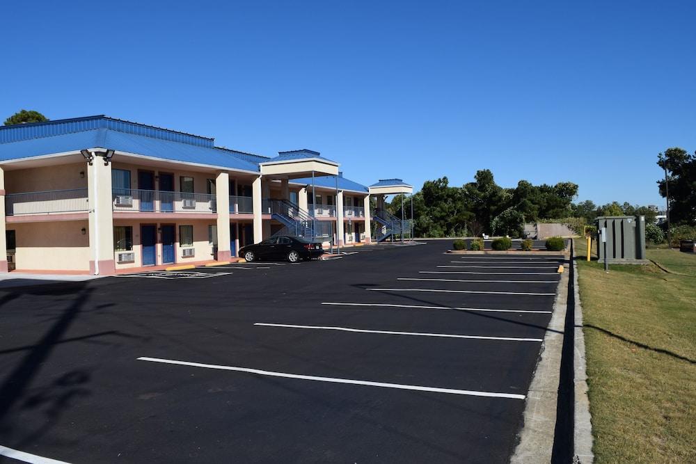 Royal Inn Douglasville photo 14