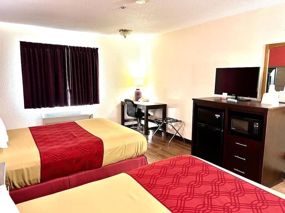 Econo Lodge Oacoma - Chamberlain West photo 18