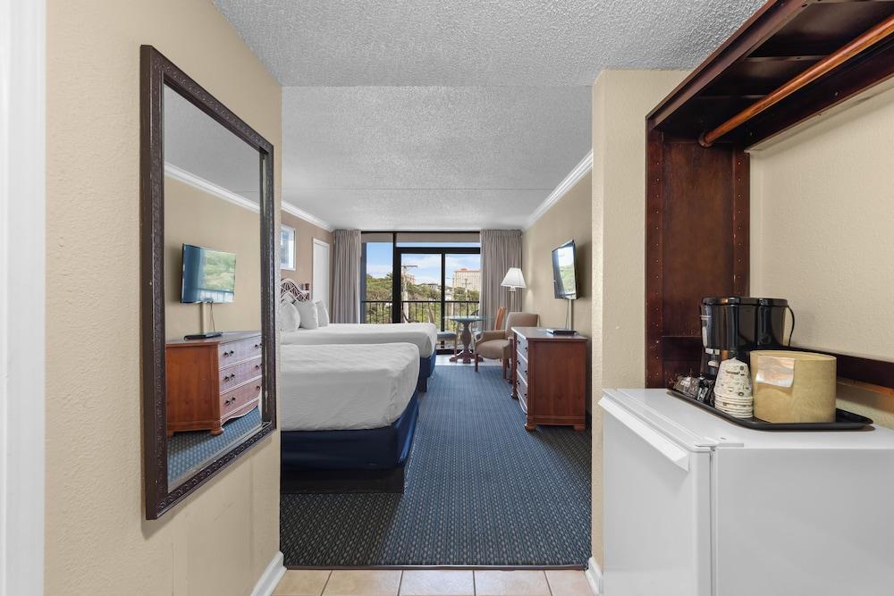 Grande Shores Ocean Resort photo 8