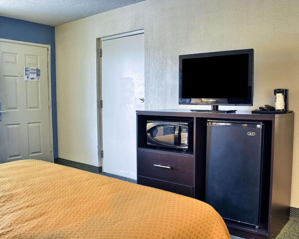 Quality Inn Thornburg photo 29