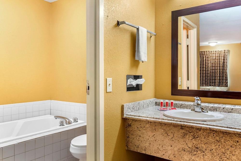 Econo Lodge Cuthbert photo 21