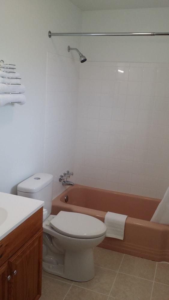 Budget Inn Breezewood photo 18