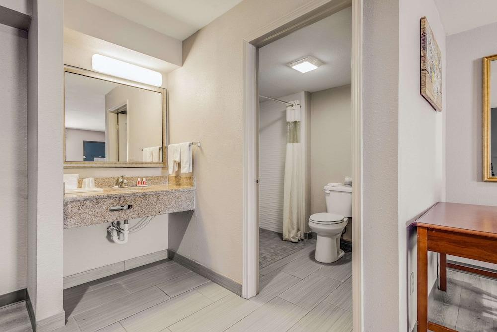 Econo Lodge Inn & Suites Enid South photo 33