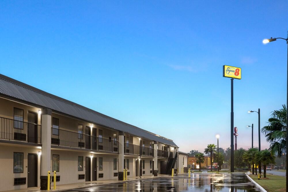 Super 8 by Wyndham Perry National Fairground Area I-75 photo 2