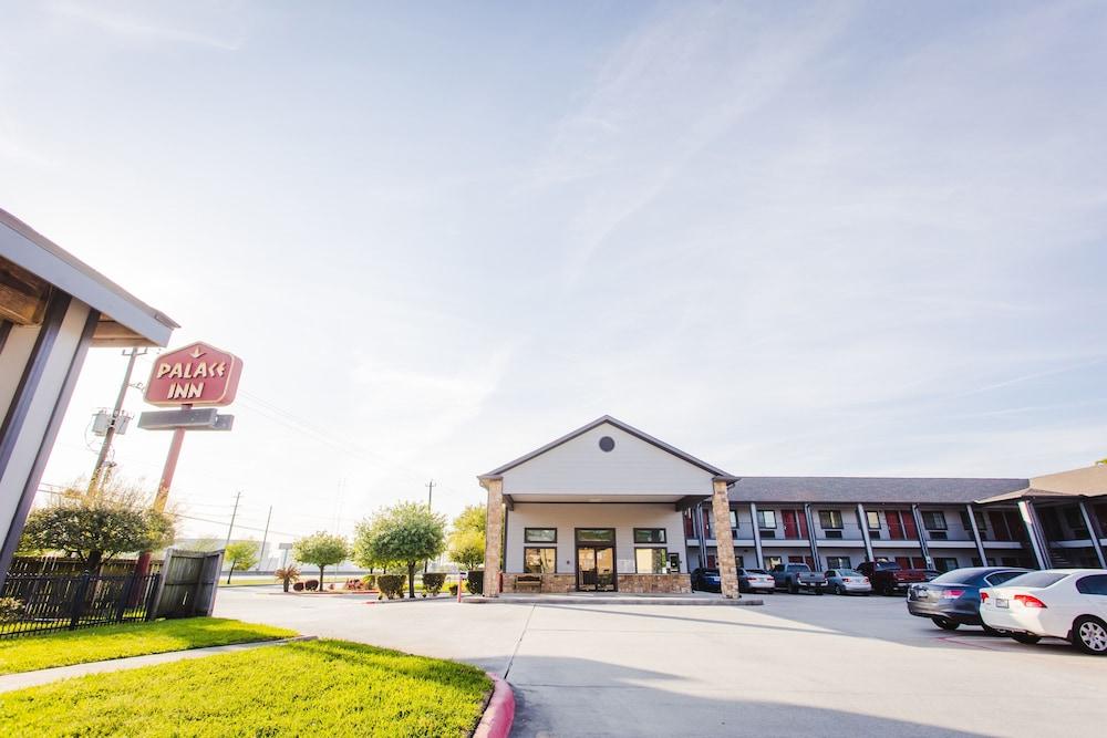 Palace Inn Baytown Spur TX-330 photo 39