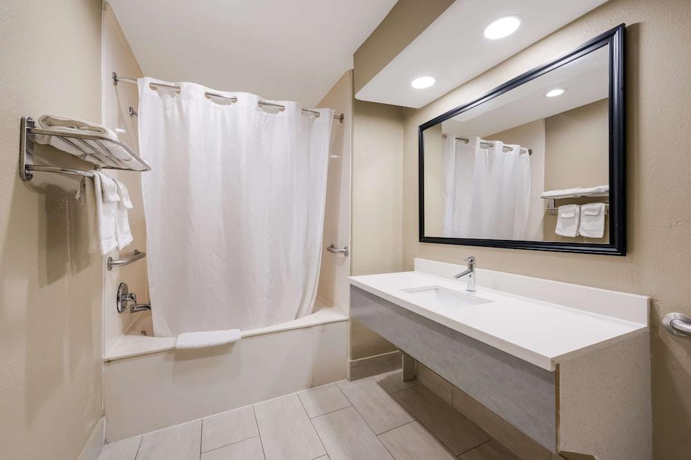 Americas Best Value Inn Houston Heights at I-45 photo 32