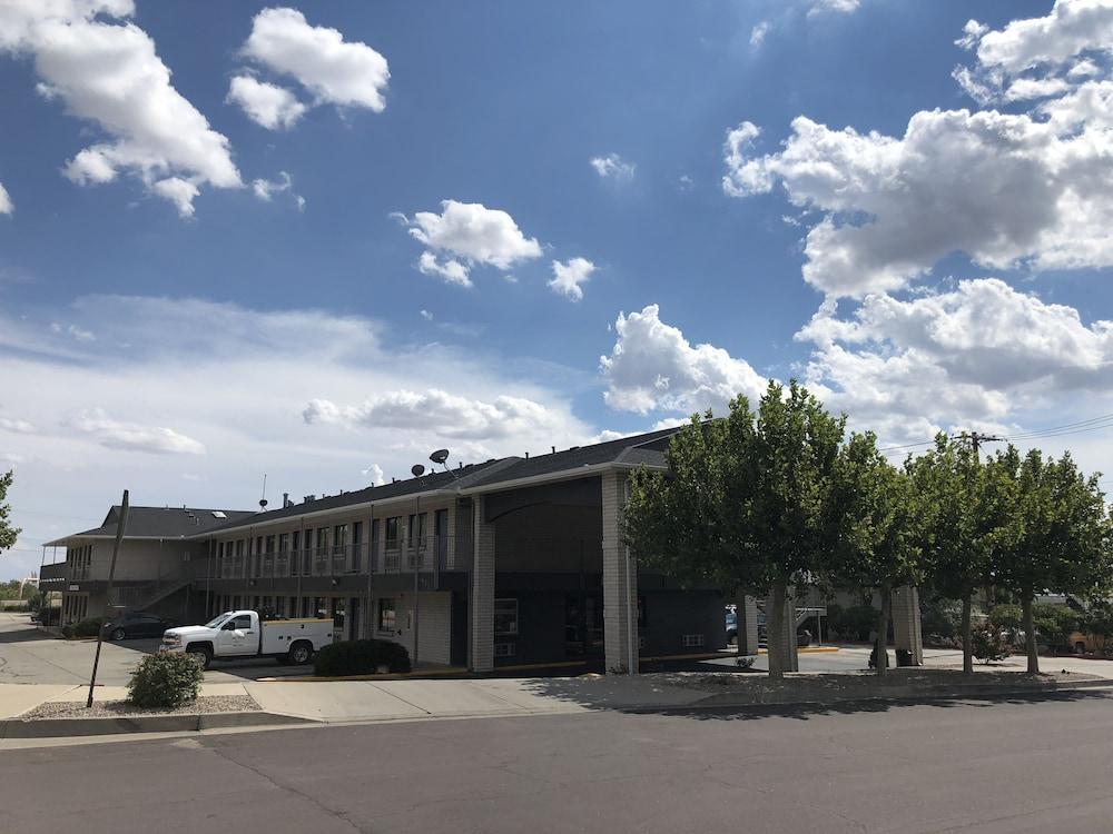 Travelodge by Wyndham Albuquerque East photo 1
