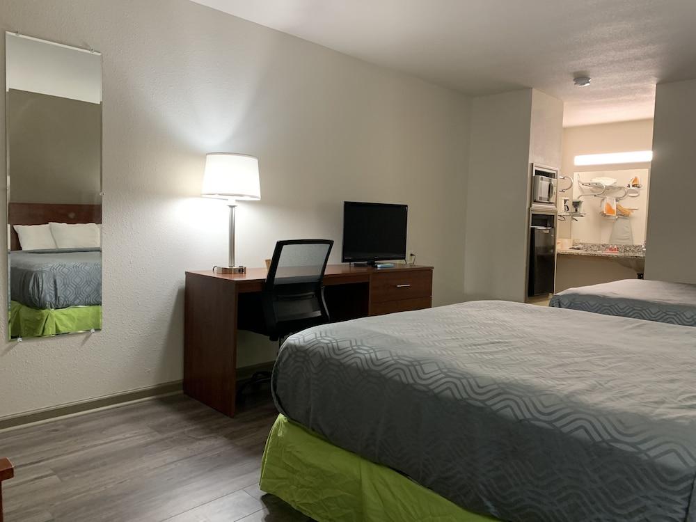 Econo Lodge Troy photo 36