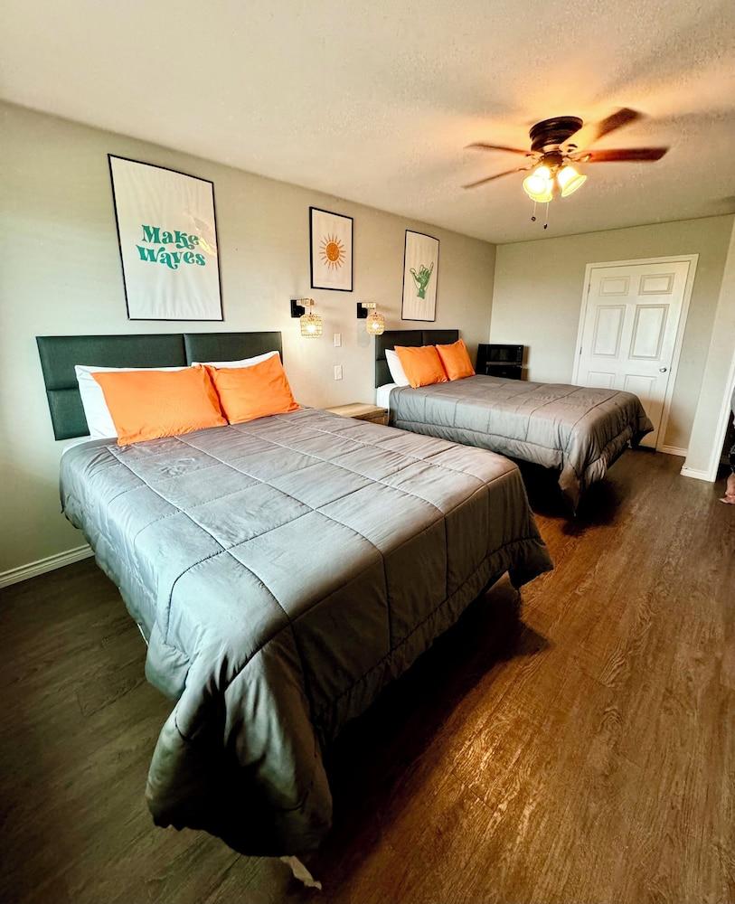 The 409 Bolivar Beach Hotel photo 3