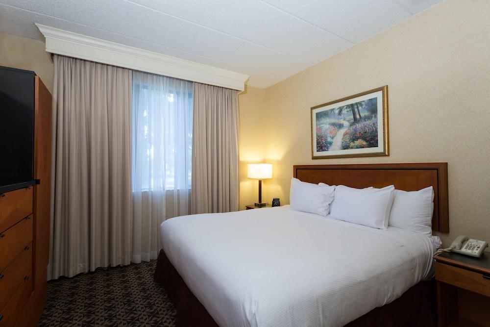 DoubleTree Suites by Hilton Hotel Mt. Laurel photo 11