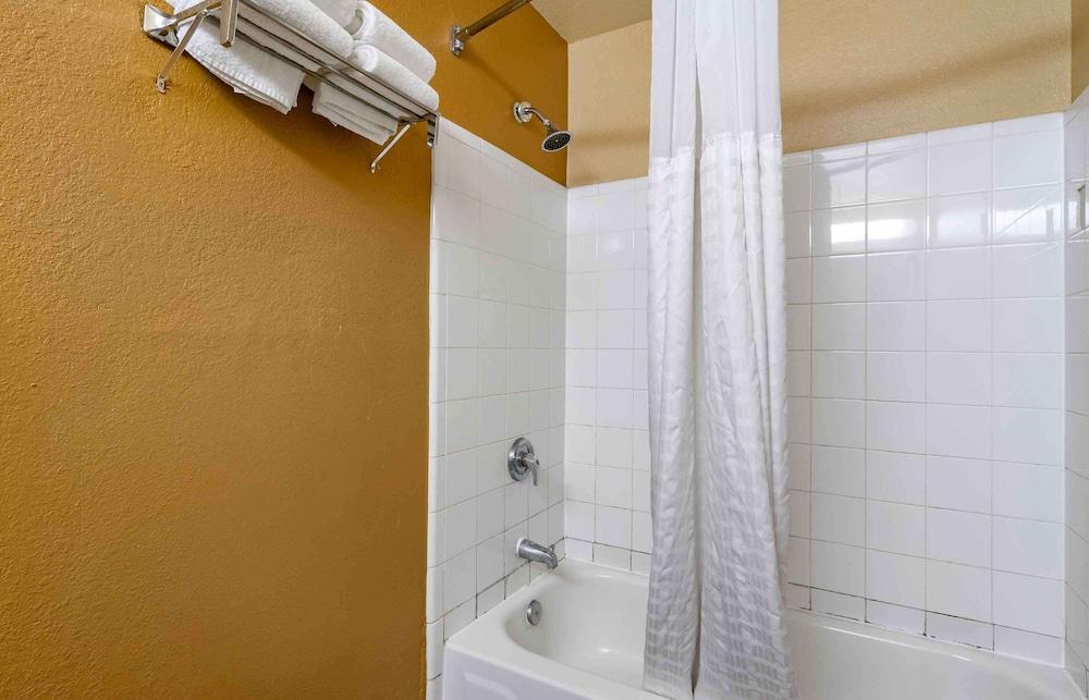 Extended Stay America Select Suites Tampa North Airport photo 21