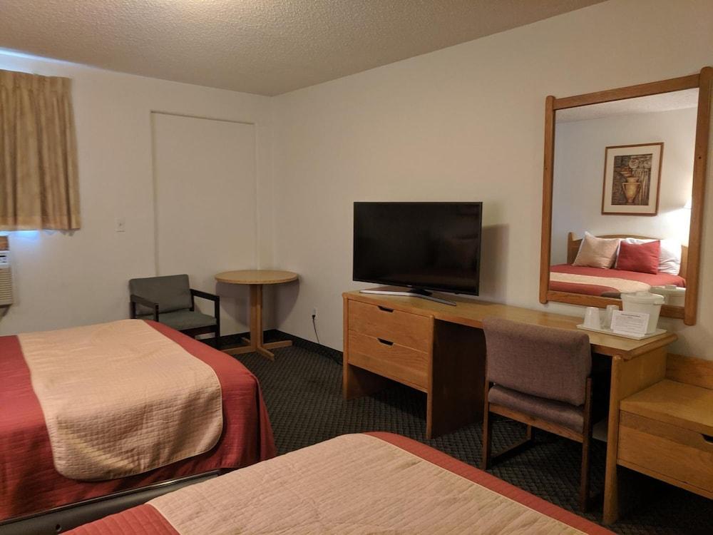 Red Carpet Motel photo 30