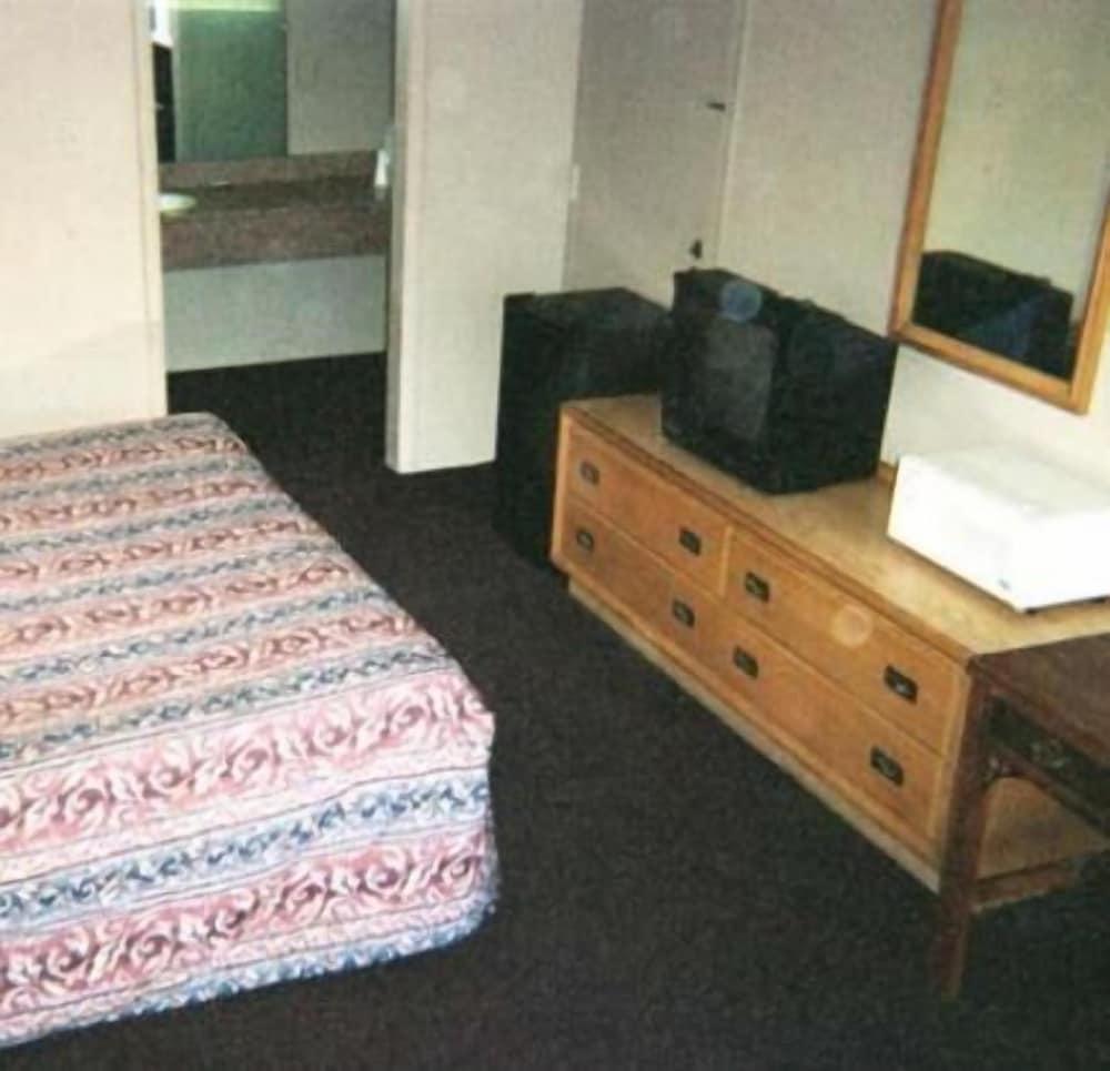 Royal Extended Stay Alcoa photo 6