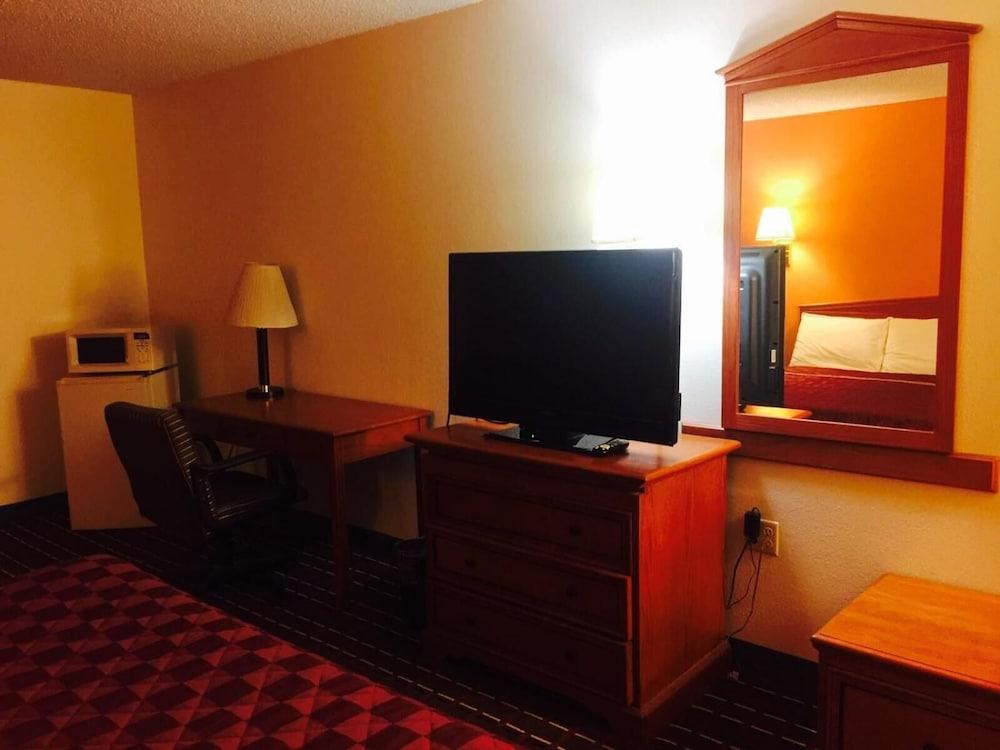 Texas Inn & Suites photo 10