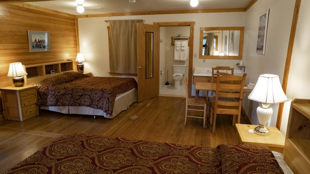 Whittaker's Motel & Historic Bunkhouse photo 26