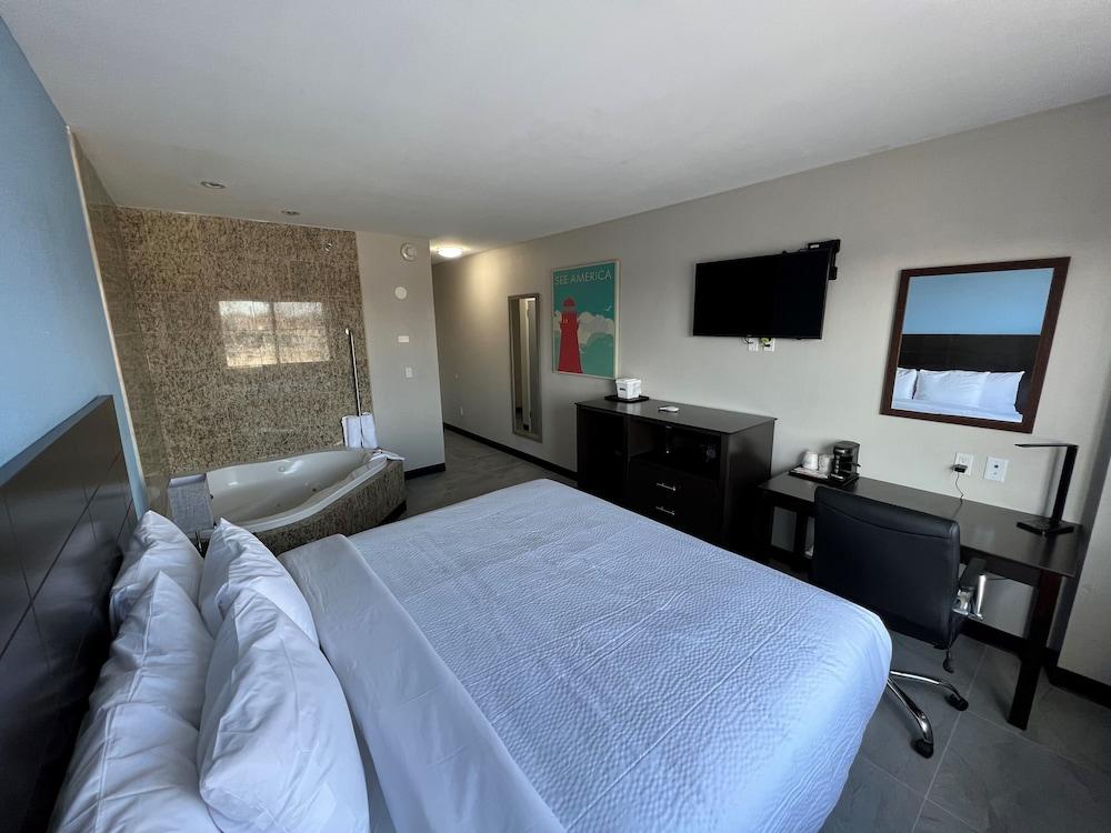 Travelodge by Wyndham Ozone Park photo 14