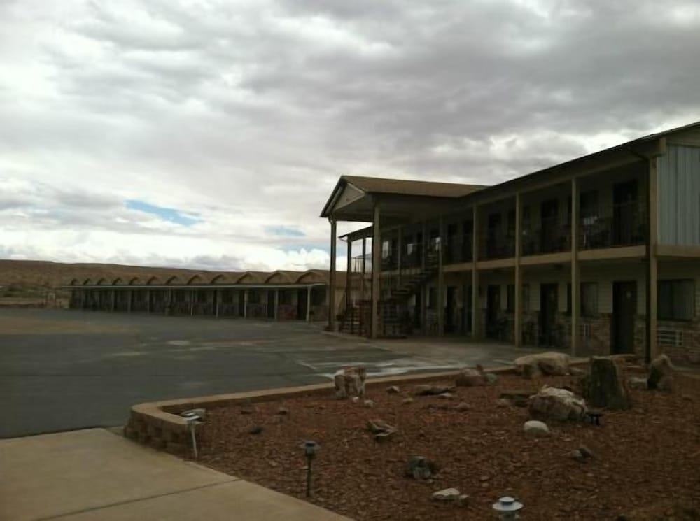 Whispering Sands Motel photo 4