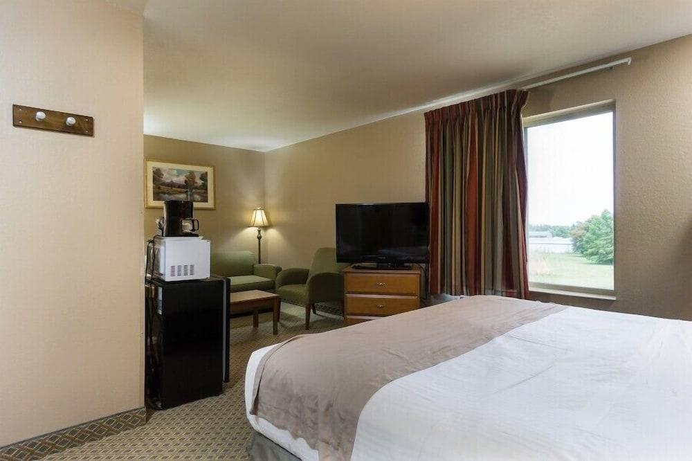 Baymont by Wyndham Jacksonville photo 18