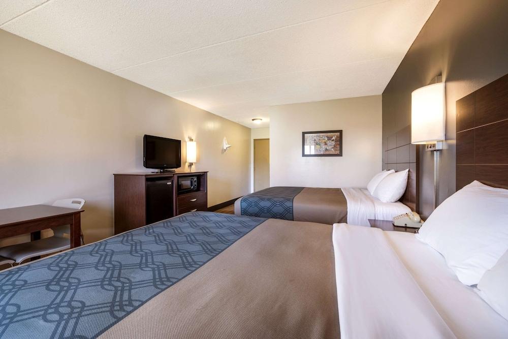 Econo Lodge Darien Lakes photo 29