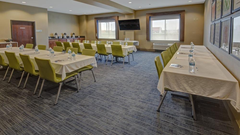 Holiday Inn Express Hotel & Suites Corsicana by IHG photo 36