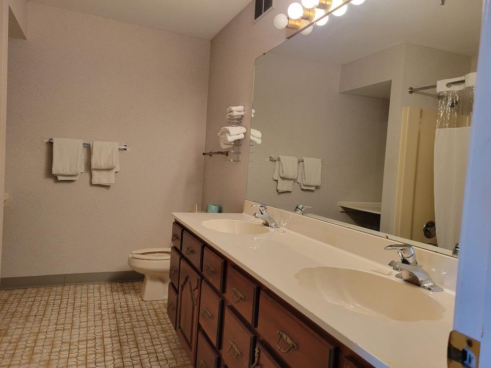 Surrey Inn Ashland photo 27