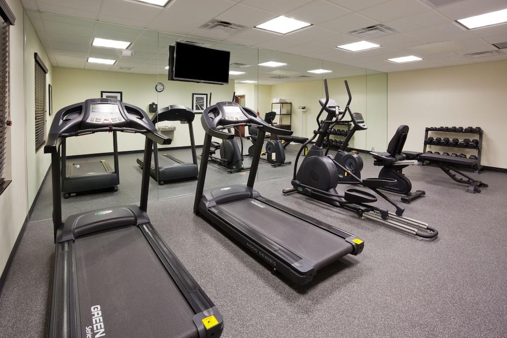 Holiday Inn Express & Suites Davenport by IHG photo 22