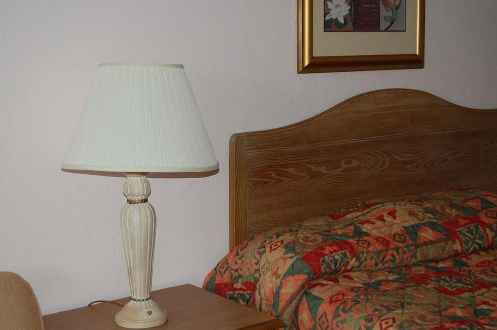 Sea Breeze Inn photo 14