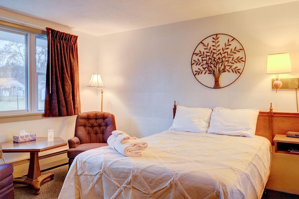 Gale River Motel photo 36