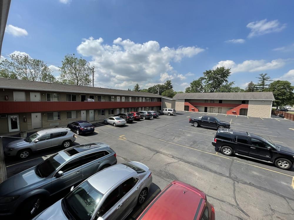 VIBE INN - WHIRLPOOL SUITES photo 32