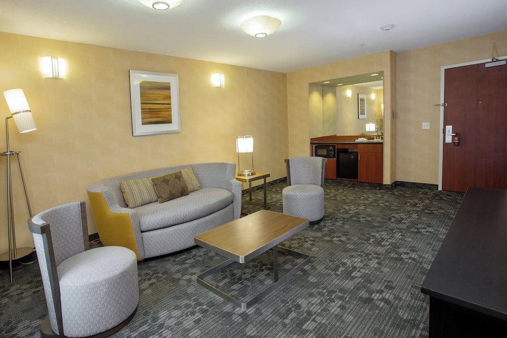 Courtyard by Marriott Raynham photo 21