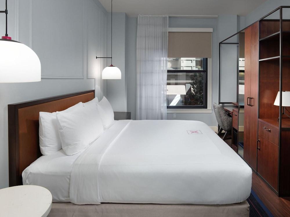 Axiom Hotel photo 8