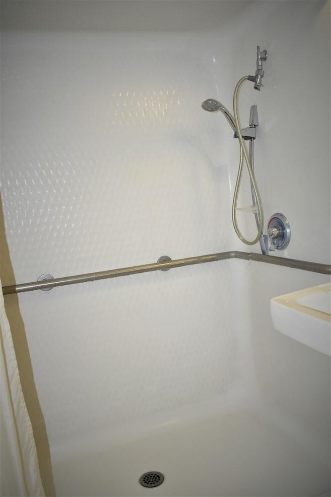 Travelodge by Wyndham Albuquerque East photo 35