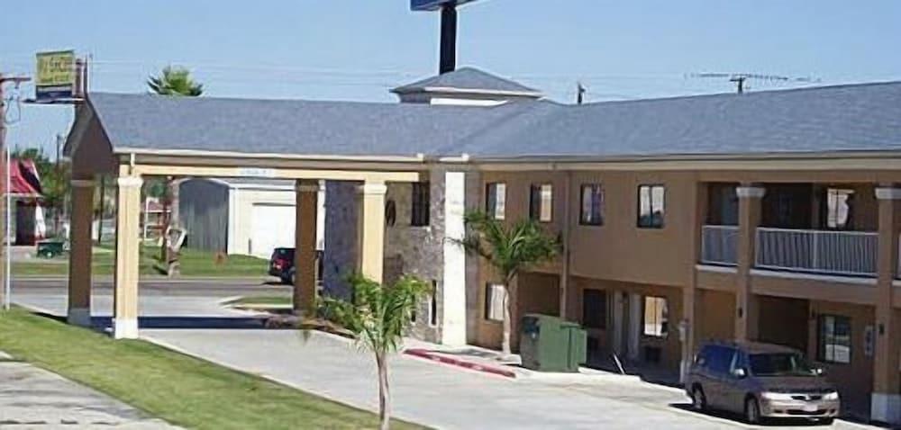 Texas Inn and Suites at La Joya photo 16