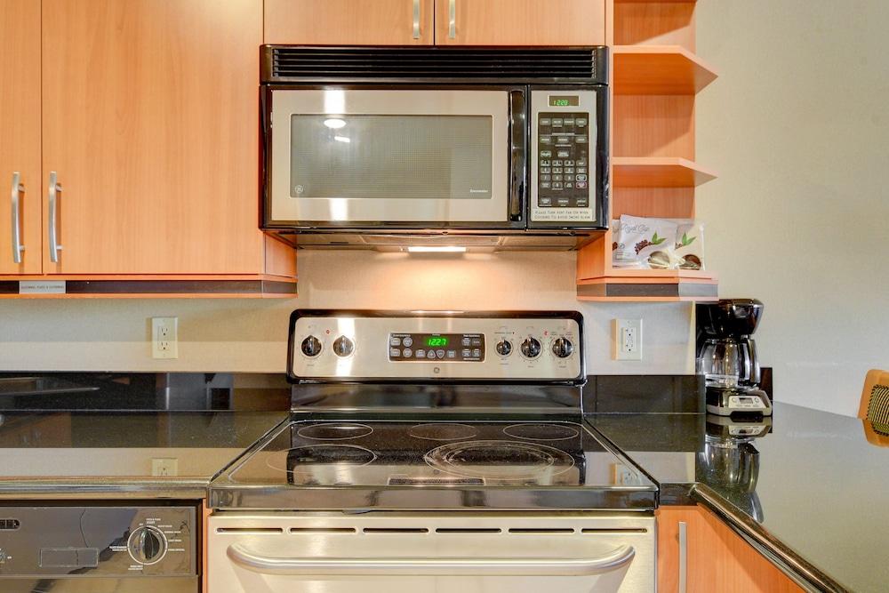 Sapphire Skyline Premium Suite photo 39
