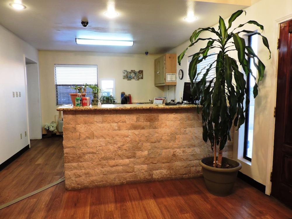 Riata Inn photo 3