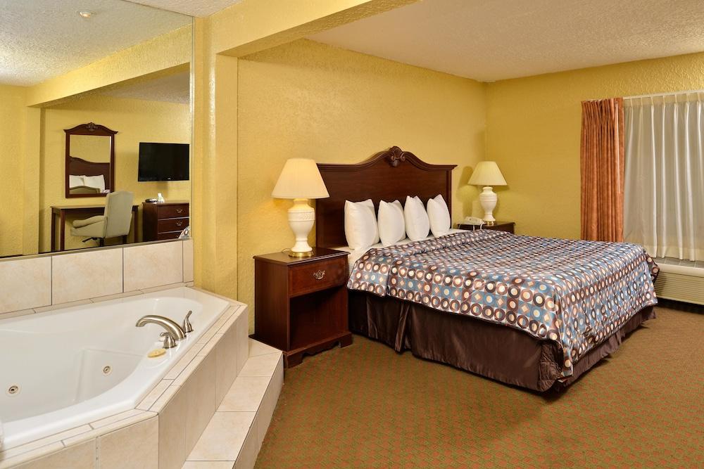 Americas Best Value Inn Starke photo 3