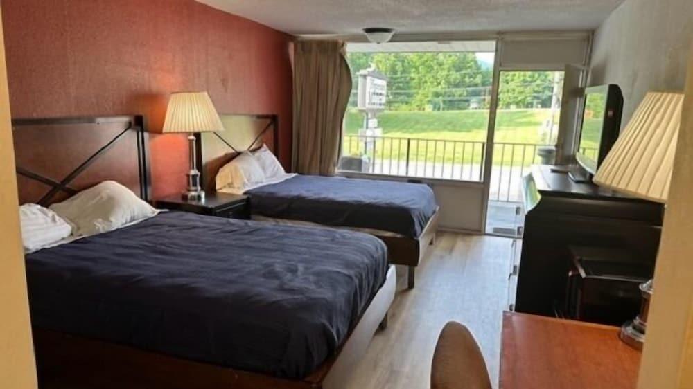 Virginian Motel photo 6