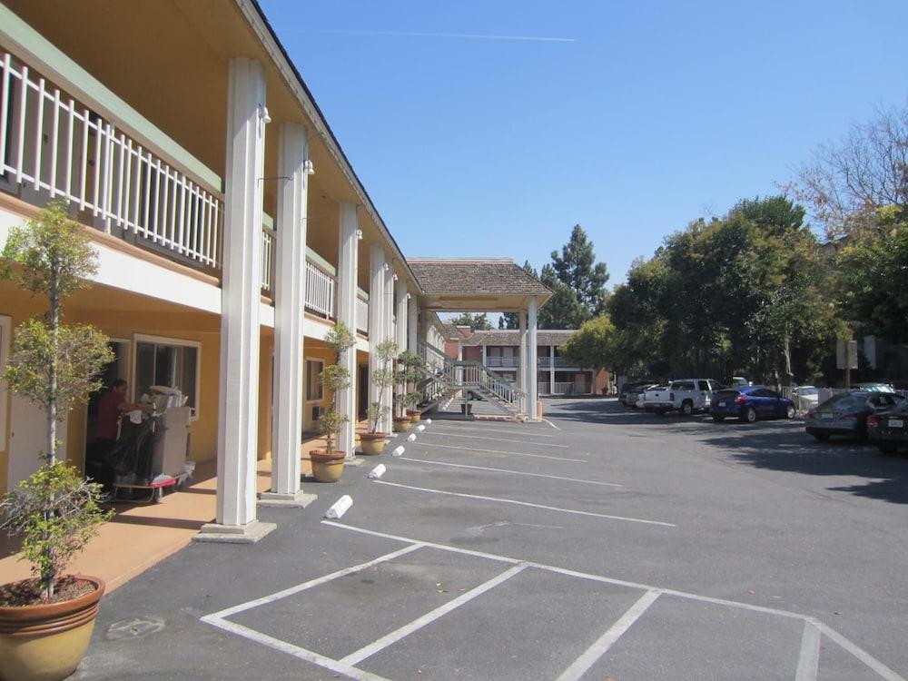 Caravelle Inn Extended Stay photo 3