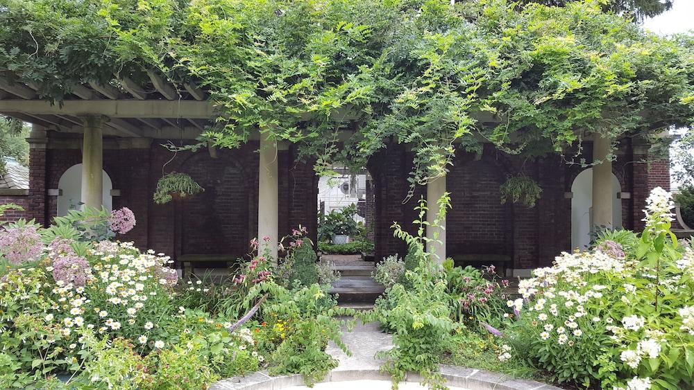 The Inn at Irwin Gardens photo 19