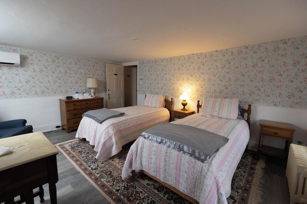 Blue Bear Inn photo 76