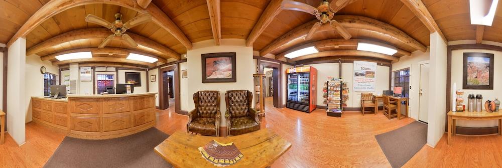 Thunderbird Lodge photo 3