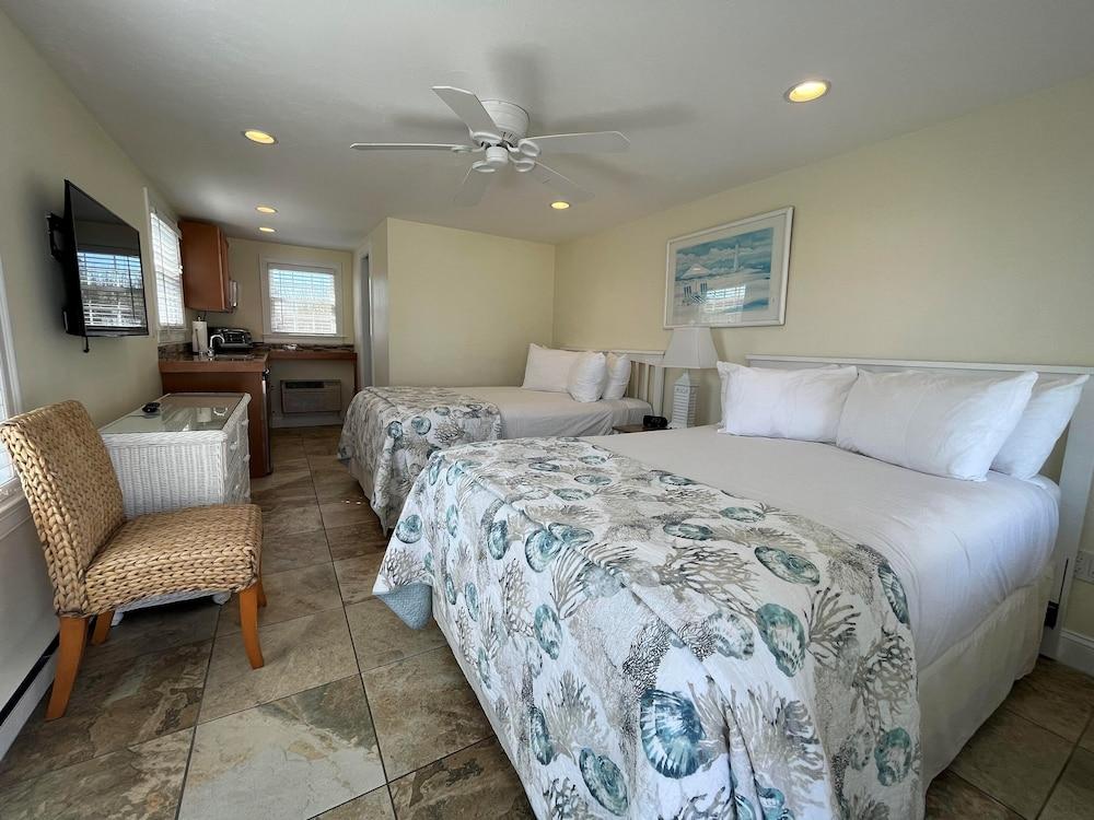 Beach Breeze Inn photo 86