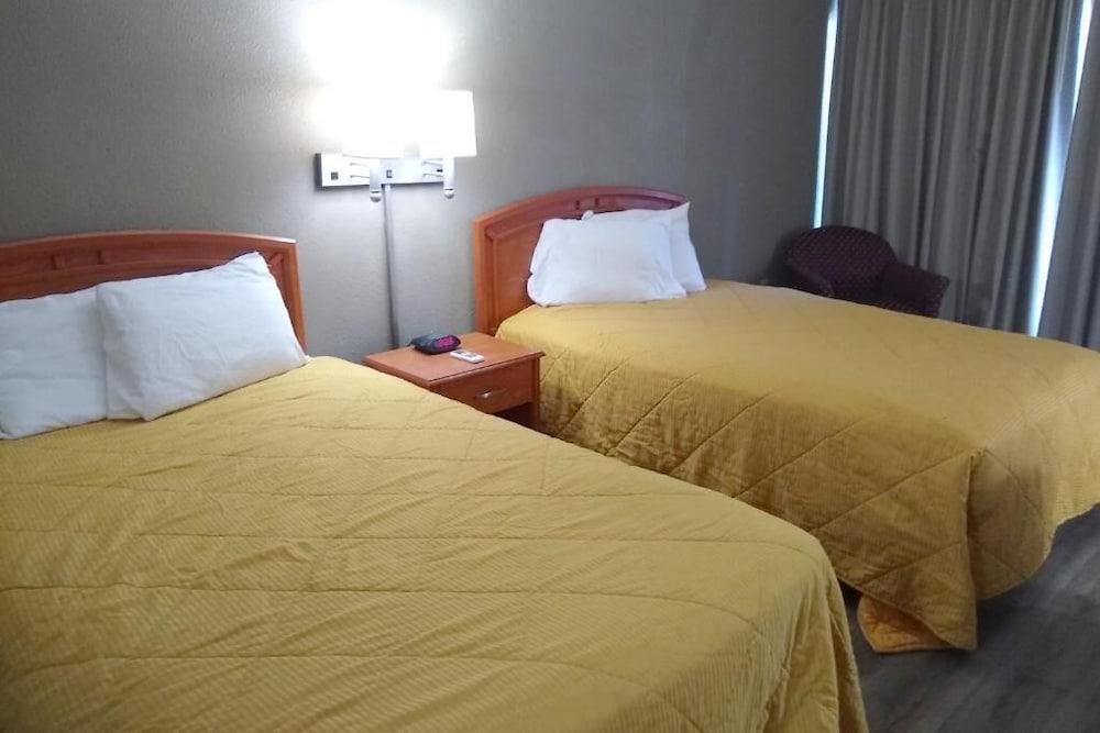 Rodeway Inn photo 15