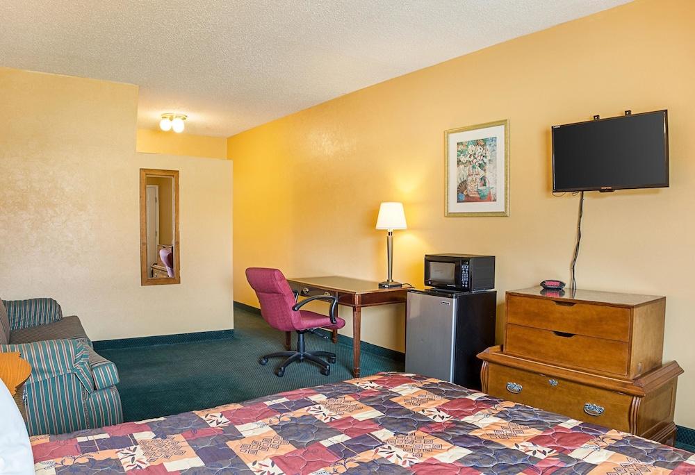 Rodeway Inn Roswell West photo 18