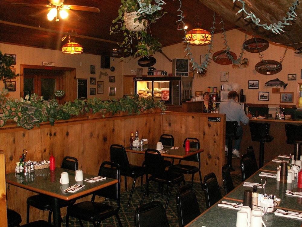 Windbreak Hotel photo 17