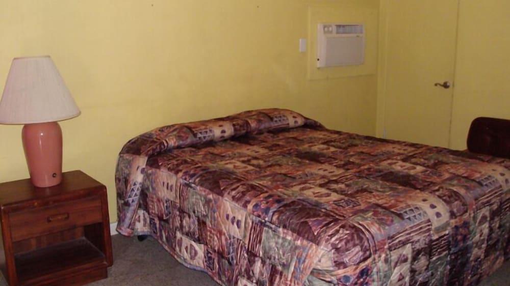 La Siesta Motel photo 29