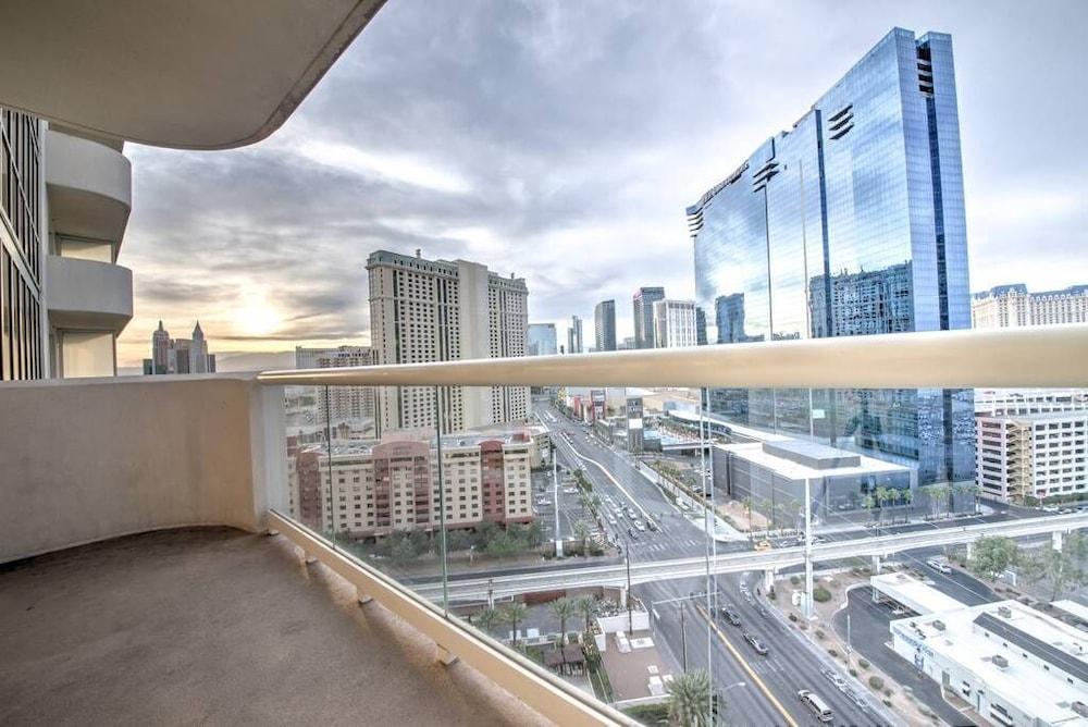 Jet Luxury Resorts @ The Signature Condo Hotel photo 35
