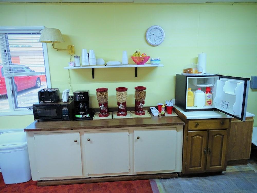 Rivers Inn Fort Madison photo 49